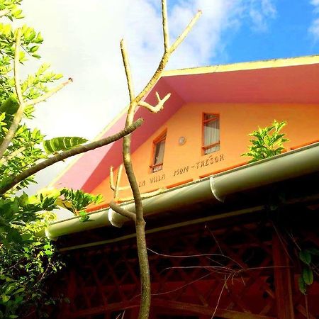 La Villa Mon Tresor Port Mathurin Bagian luar foto